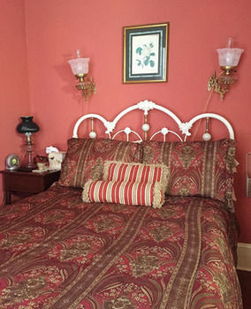 Inn At The Canal Bed & Breakfast Chesapeake City Exterior photo