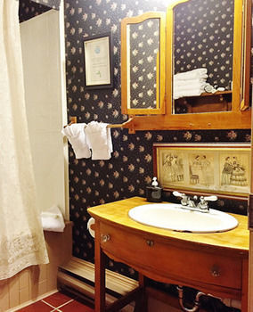 Inn At The Canal Bed & Breakfast Chesapeake City Exterior photo